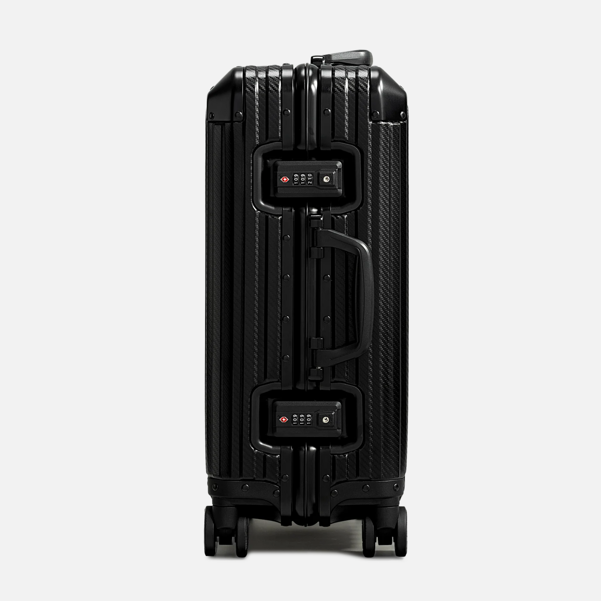 Nordcase Trava sort aluminium kuffert sidevisning med hjul og håndtag