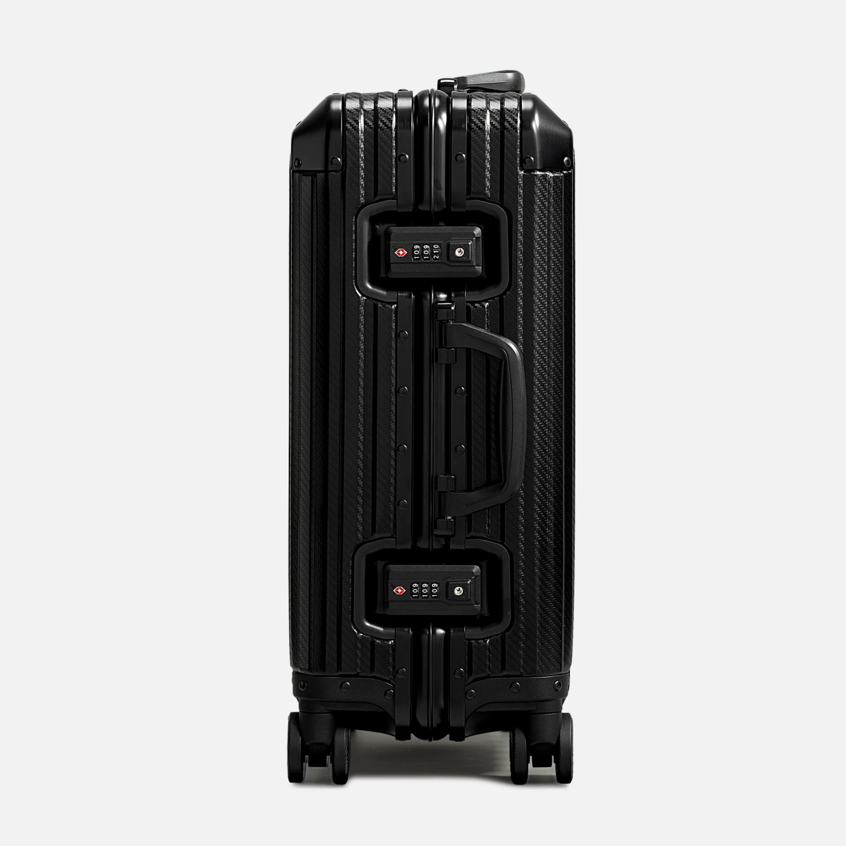 Nordcase Trava sort aluminium kuffert sidevisning med hjul og håndtag